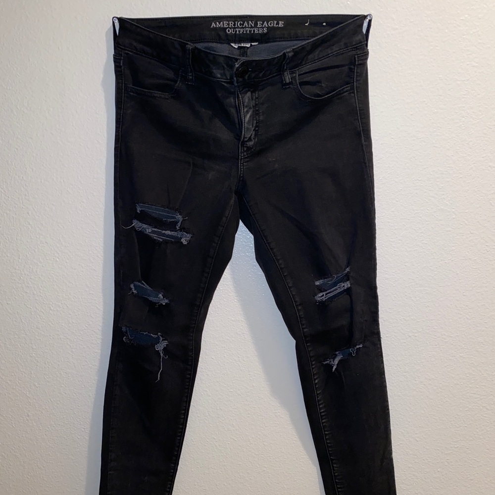American Eagle black distressed jegging